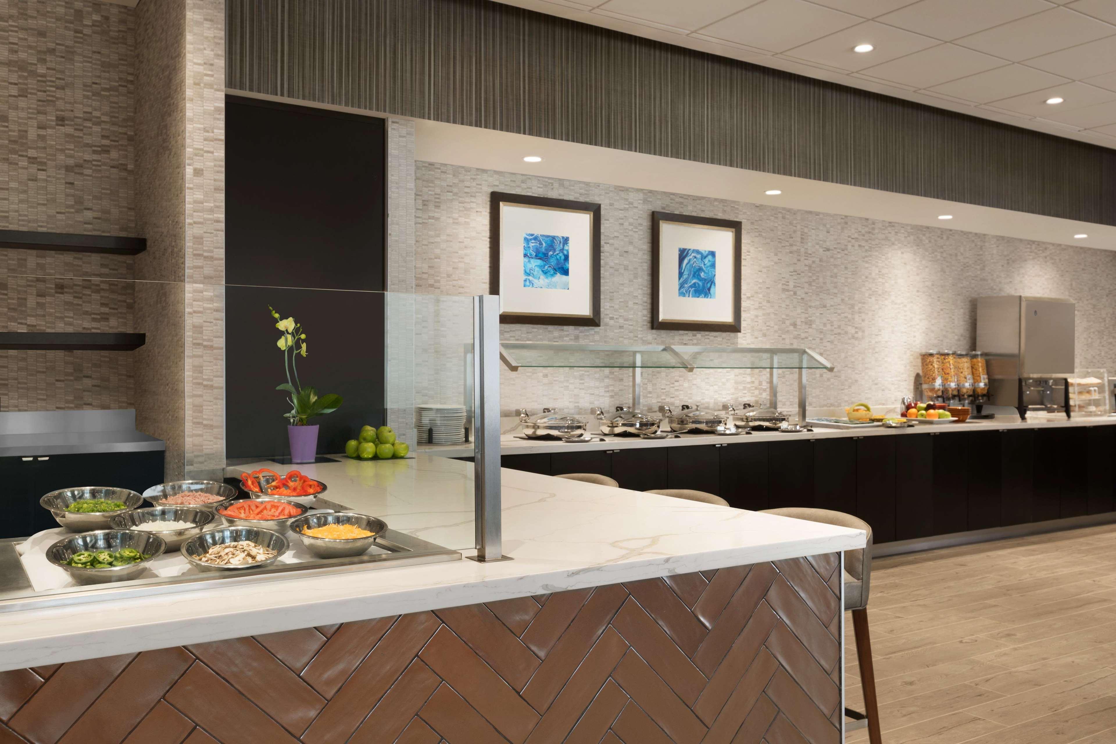 Embassy Suites By Hilton Toronto Airport Ngoại thất bức ảnh