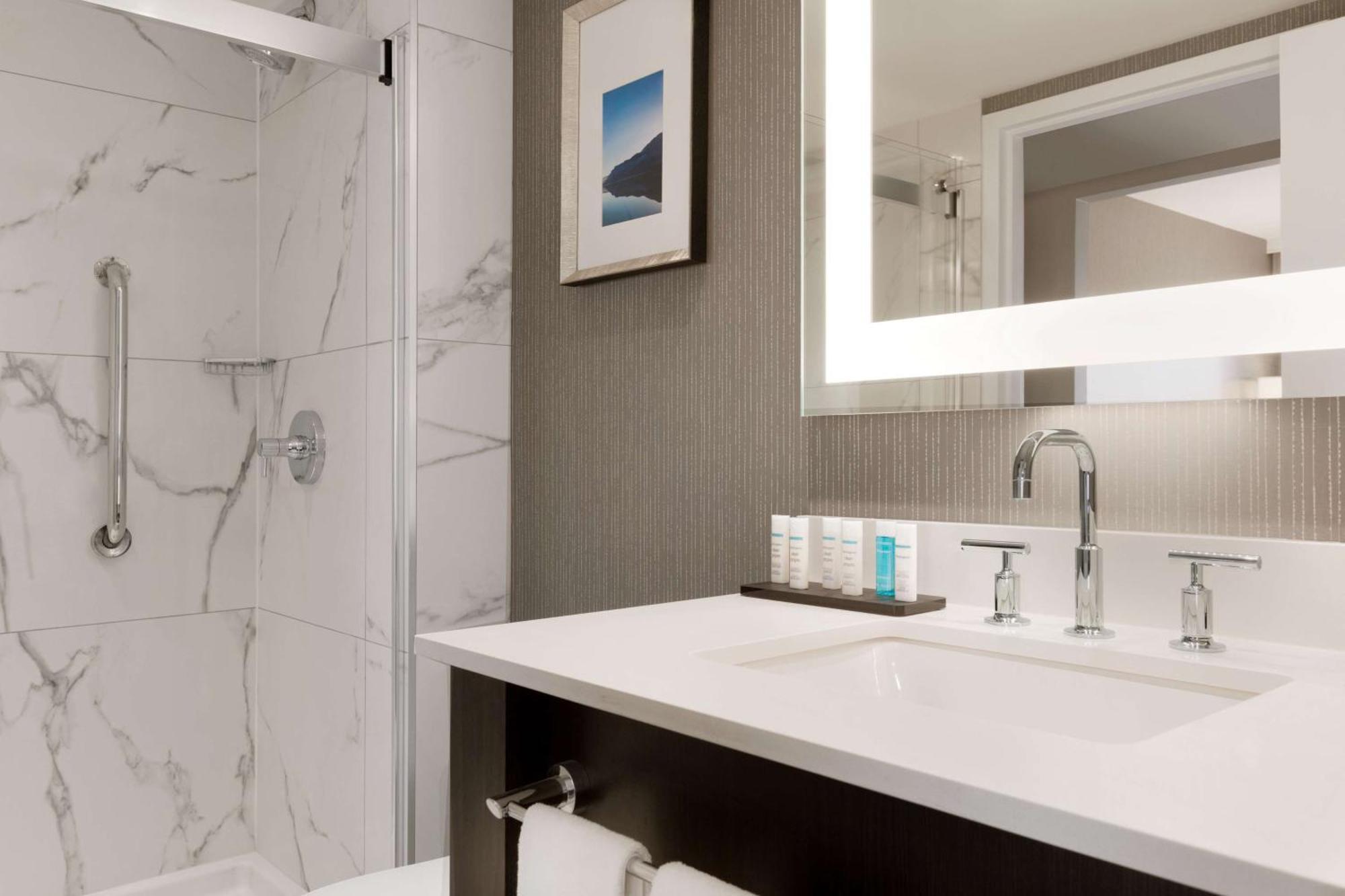 Embassy Suites By Hilton Toronto Airport Ngoại thất bức ảnh