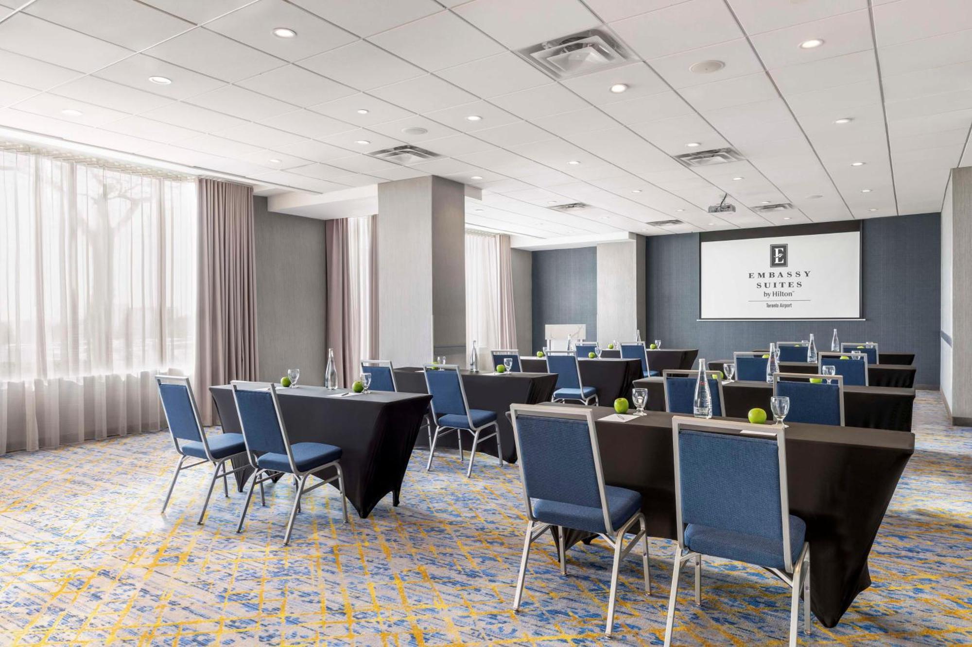 Embassy Suites By Hilton Toronto Airport Ngoại thất bức ảnh