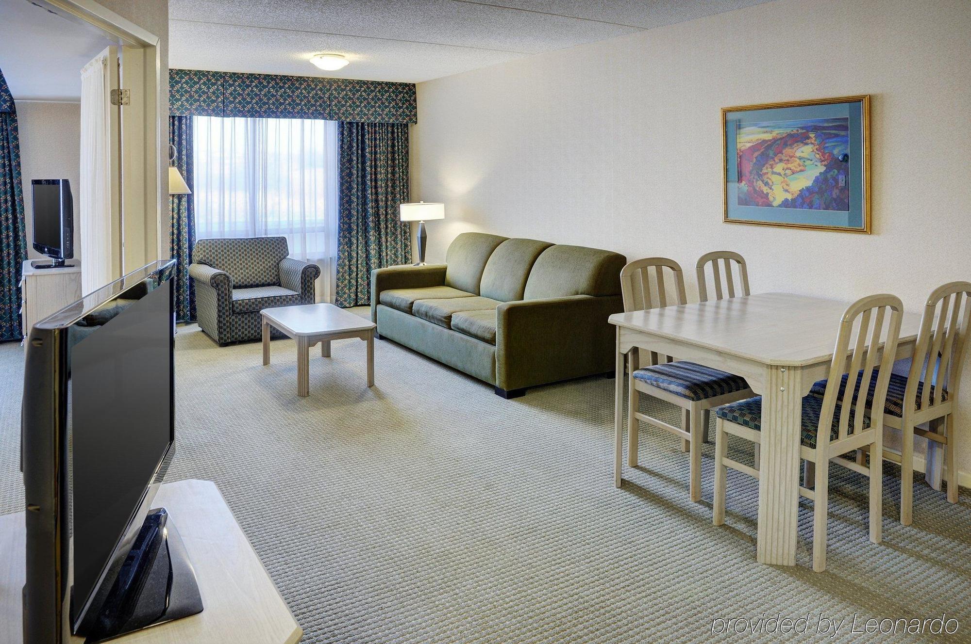 Embassy Suites By Hilton Toronto Airport Phòng bức ảnh