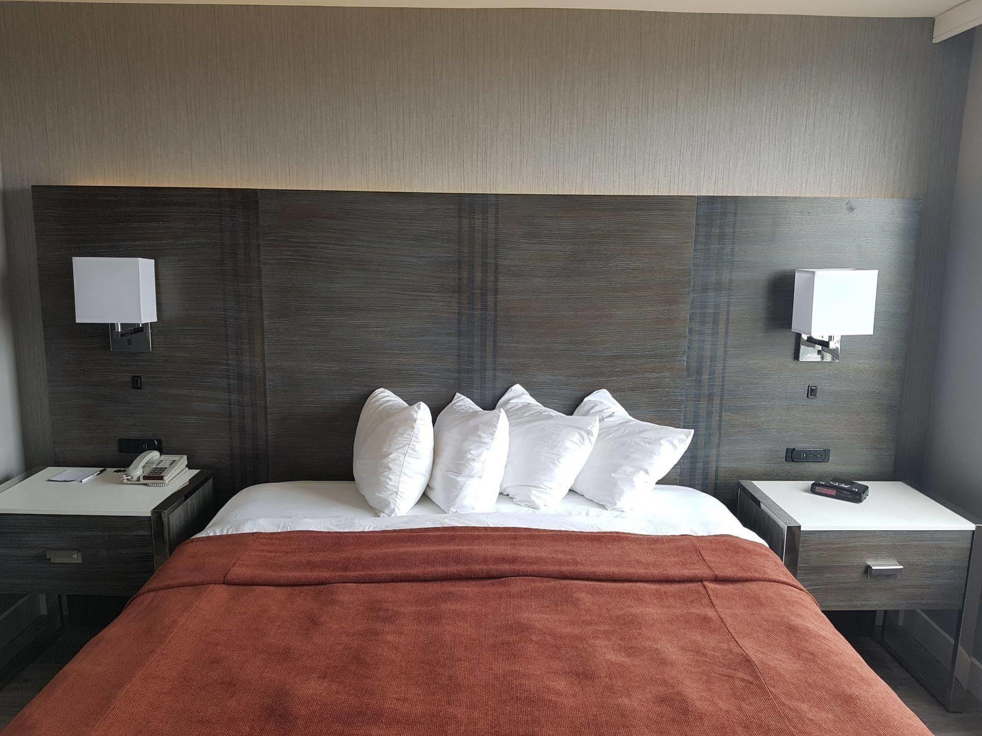 Embassy Suites By Hilton Toronto Airport Ngoại thất bức ảnh